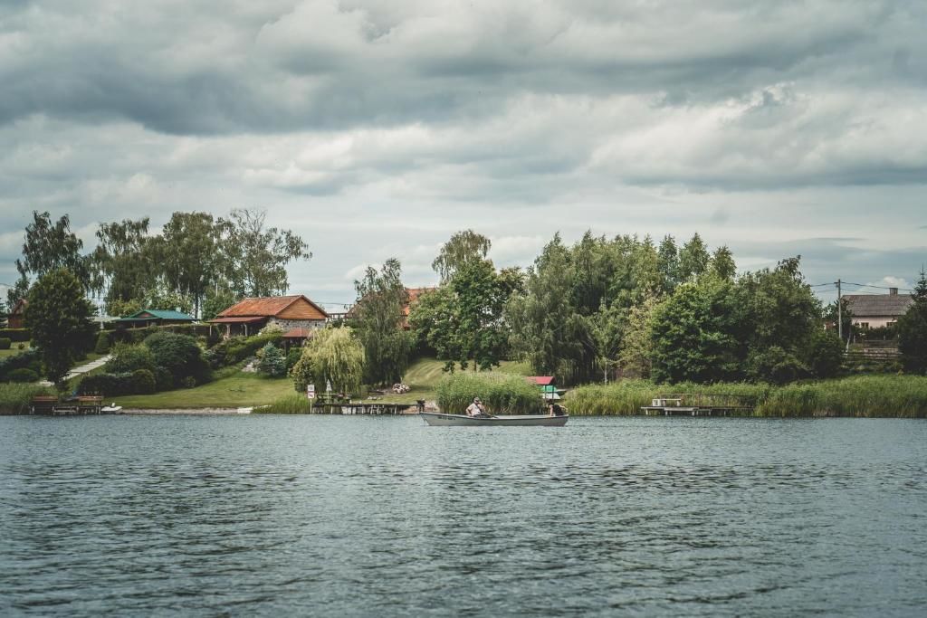 Дома для отпуска Dom z sadem nad jeziorem Orzysz Skomack Wielki-49